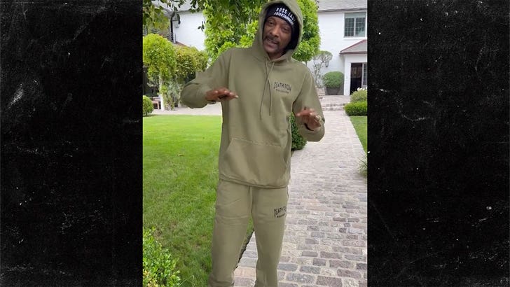 b496af649321492b9df9acbde82d9af2_md 060223-snoop-dogg-kal