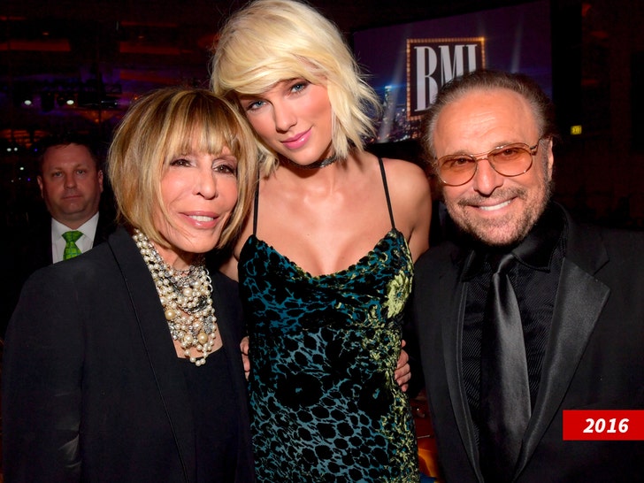 b6437d60e74f4e2db51fbc3917339521_md Cynthia Weil, Taylor Swift and Barry Mann