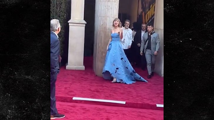 101123-taylor-swift-kal