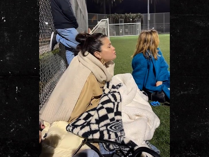 060923-selena-gomez-sub1