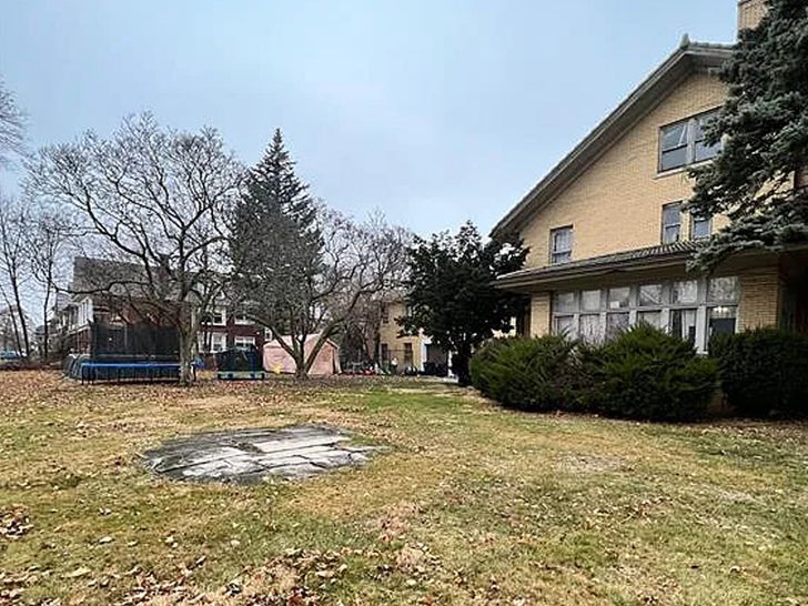 0504-aretha-franklin-childhood-home-photos-primary-3