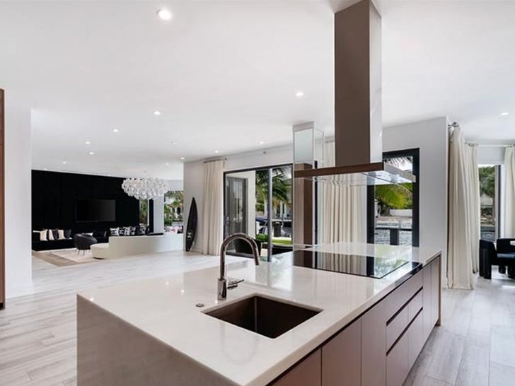 0912-Lionel-Messi-Miami-Mansion-primary-3