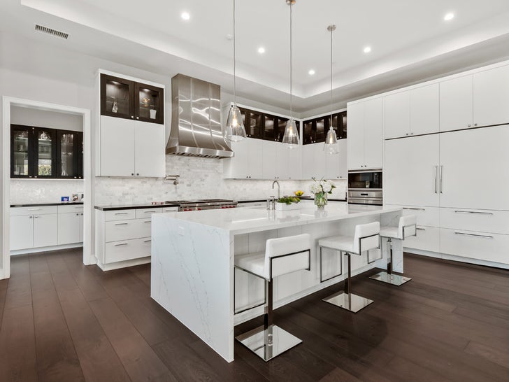 0509-Bret-Michaels-Westlake-Village-Home-Photos-primary-3