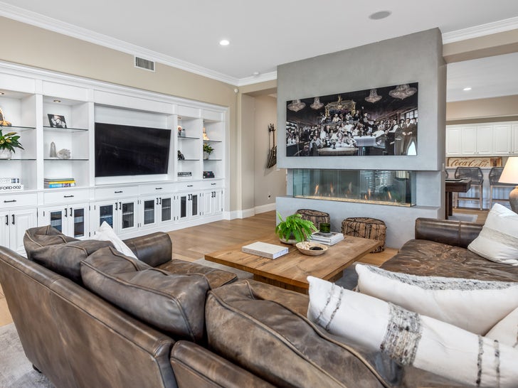 0606-bret-michaels-calabasas-house-photos-primary-4