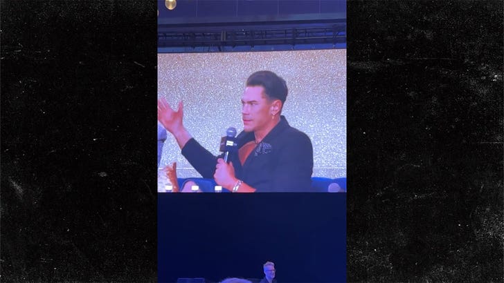 110323-tom-sandoval-booed-kal