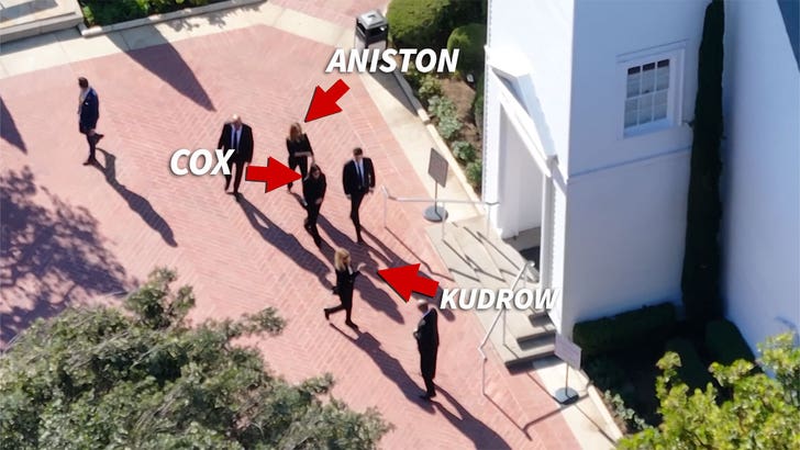 bc9d1bfca48e4bc299879dfd0ec2eea0_md 110323-matthew-perry-funeral-kalv2-v2