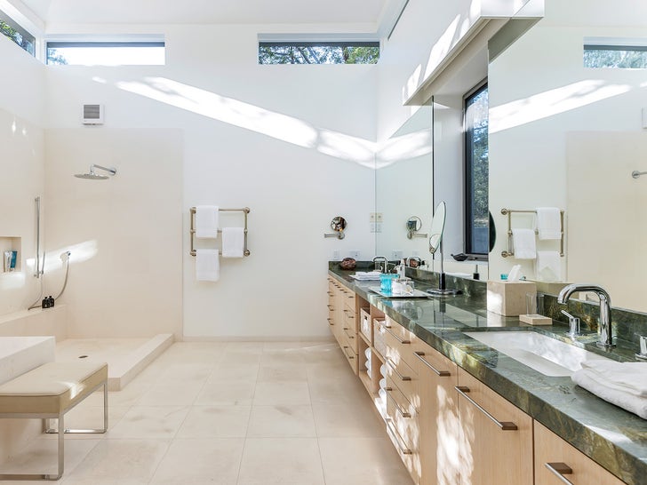 0810-Kathleen-Kennedy-Frank-Marshall-malibu-house-Photos-primary-2