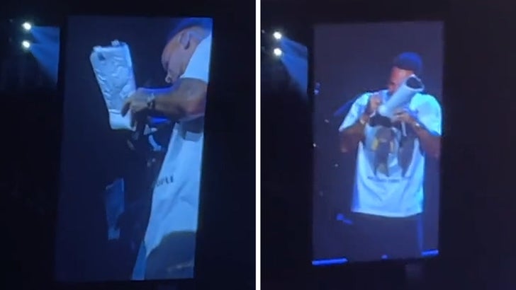 041423-kane-brown-autograph