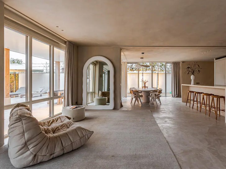 1213-Romee-Strijd-Airbnb-photos-primary