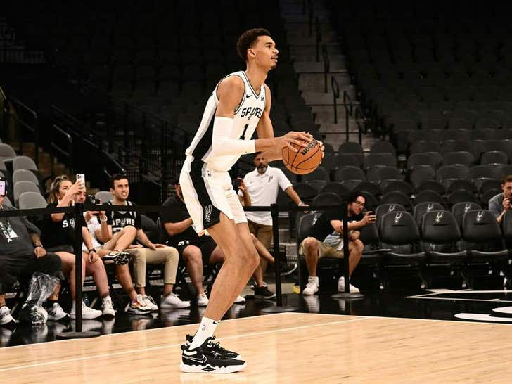 Victor Wembanyama On The Court