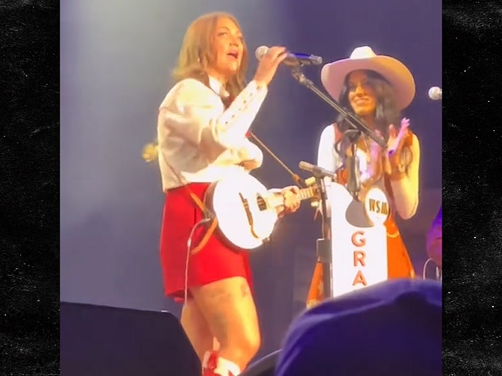 012224-elle-king-singing-primary-v1