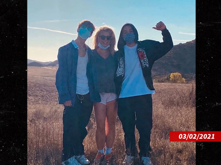 0922-britney-and-sons-01