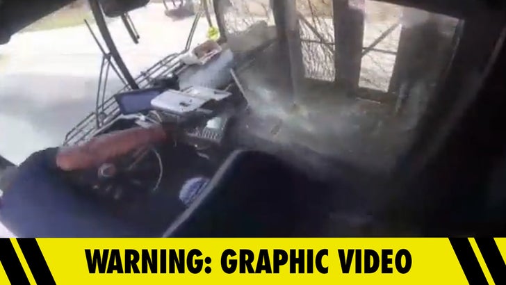 052923-charlotte-bus-kal2