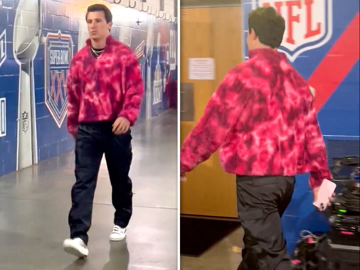 Tommy DeVito arriving to monday night football game