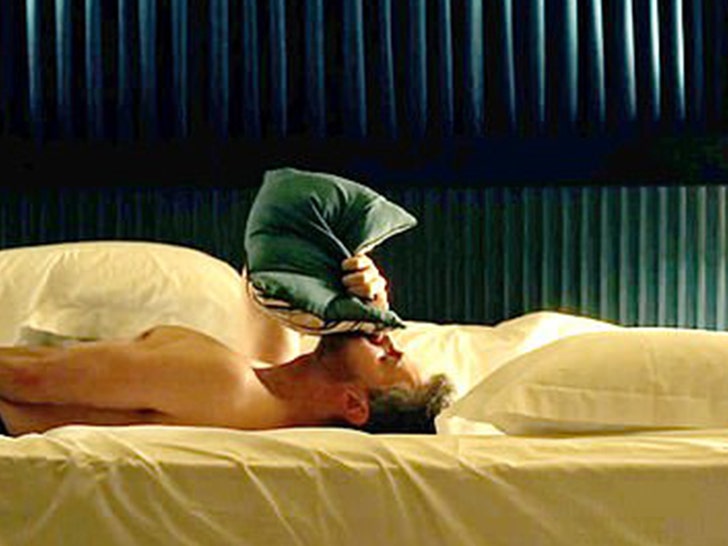 pillow scene in obsession netflix 2