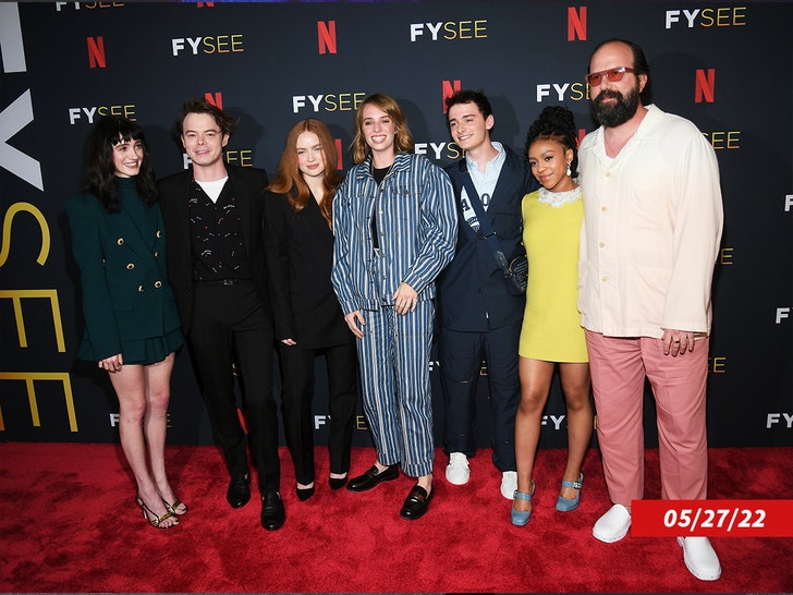 c713f4fb79b6445dbb360c4695cd0cdb_md brett gelman and stranger things cast