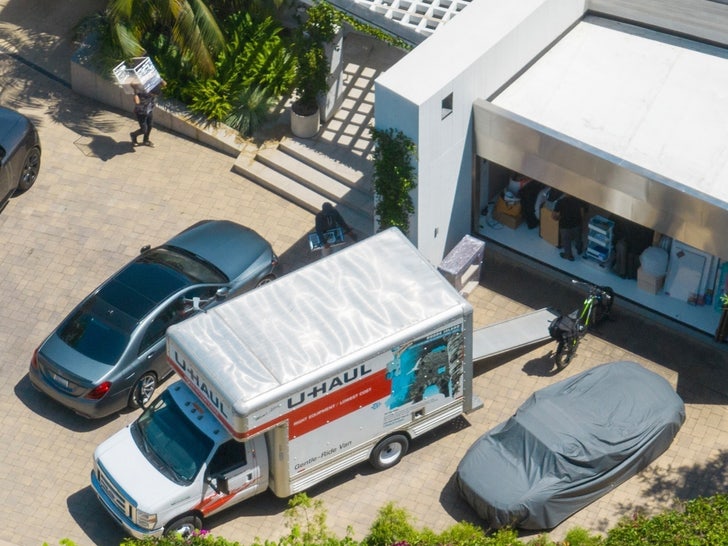 c7b81595eb174c6e9be1b8dea75770b8_md Christine Bumgartner moving