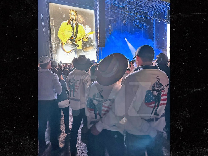 Savannah Chrisley pda with new bf zach bryan concert tmz 1