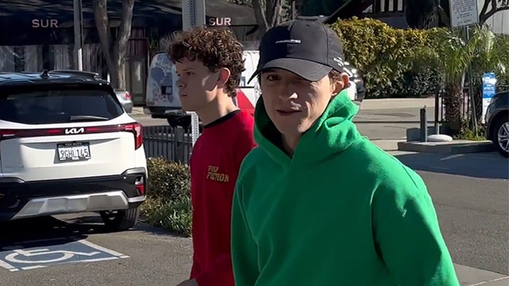 011224_tom_holland-kal