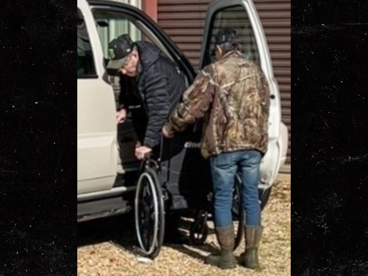 Britney Spears' estranged dad, Jamie Spears is seen for the first time since news he had to have his leg amputated following a serious infection