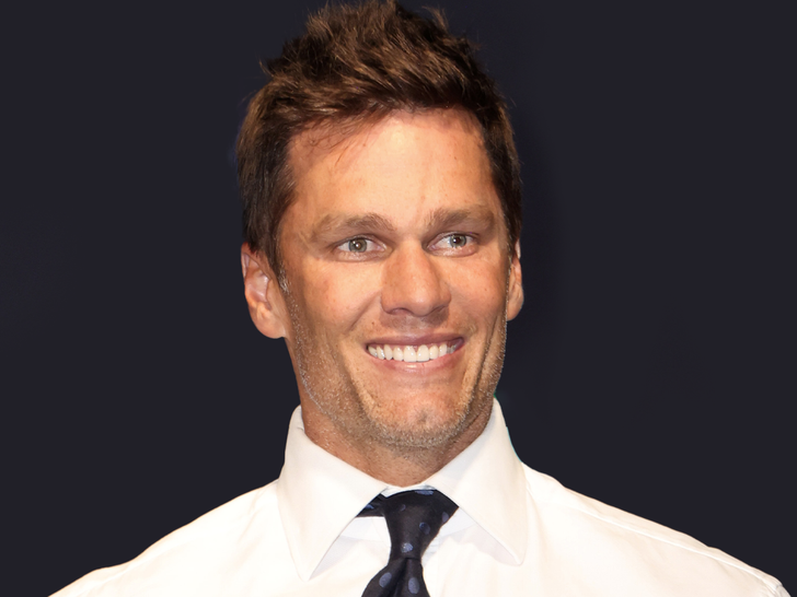 cca5bf91a26c4eabb4b569047c93d5f5_md tom Brady