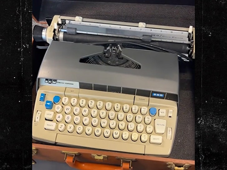 120123-airport-briefcase-typewriter-primary