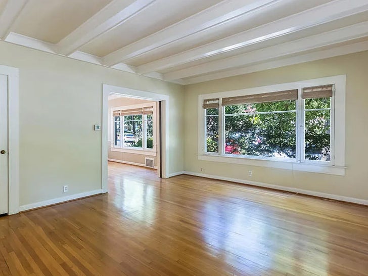 0908-Halloween-movie-jamie-lee-curtis-house-photos-pasadena-primary-3