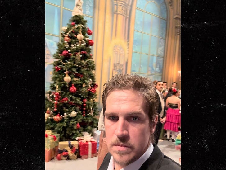 cf9f51a3c0424927abacce5c7daa82bd_md Jay Mewes -- Performs At Daughters Nutcracker