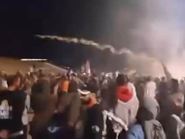 101023-australia-palestine-rally-smoke-bomb-primary