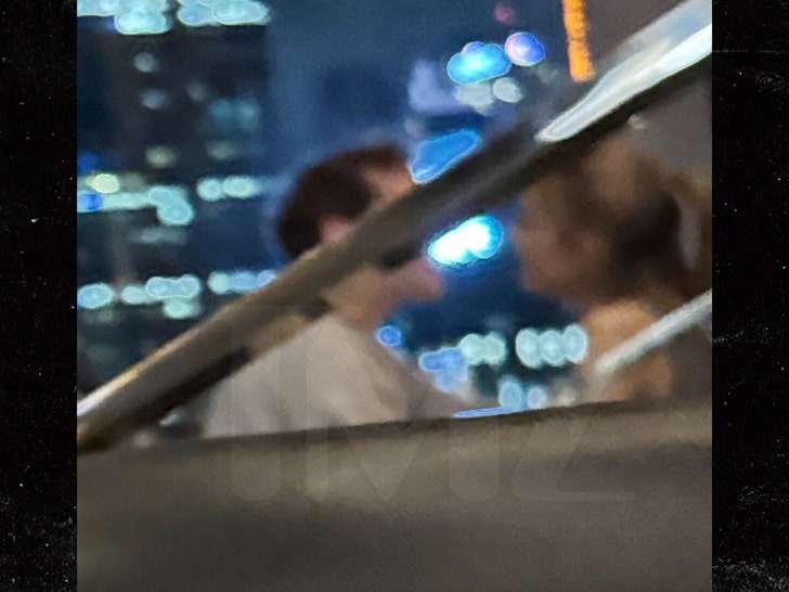 ariana grande and ethan slater at dinner tmz 4