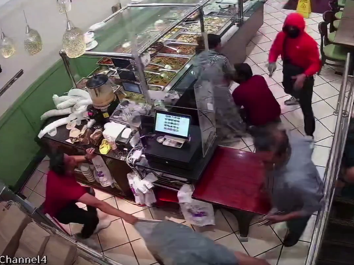 d0fc9e14756044c7b33cce8bc3885b38_md shooter running