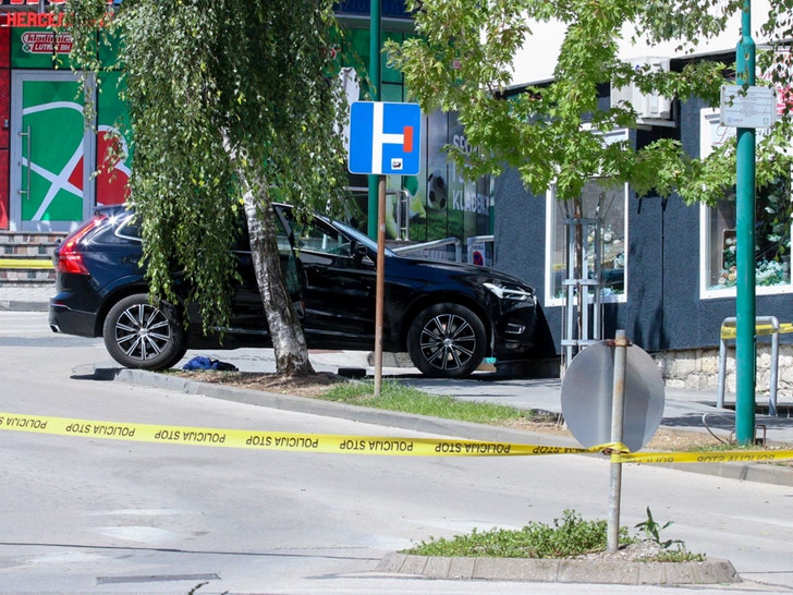 d22abe4da46946599c9f5d0ca4552fc5_md bosnia shooting ap 2