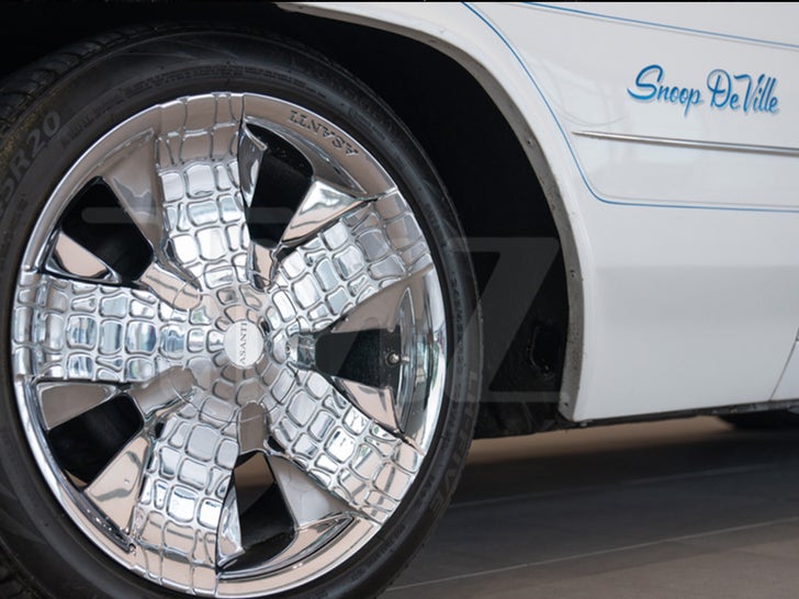 0608-Snoop-Dogg-Deville-Texas-Dealership-SUB-2