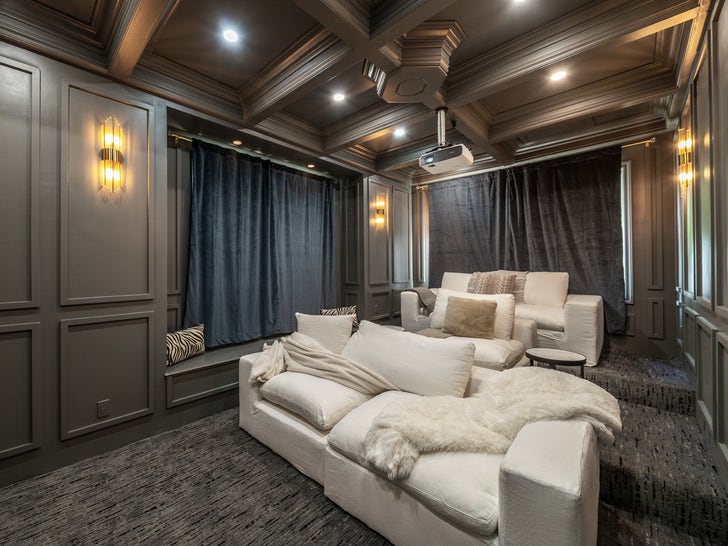 0728-lisa-marie-presley-theater