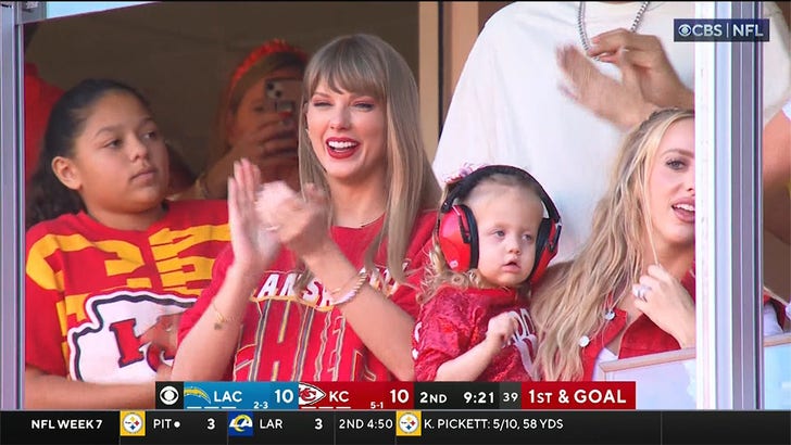 102223_taylor_swift_chiefs-KAL-copy