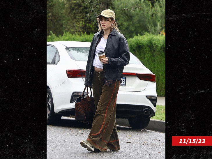 suki waterhouse in beverly hills bg 1