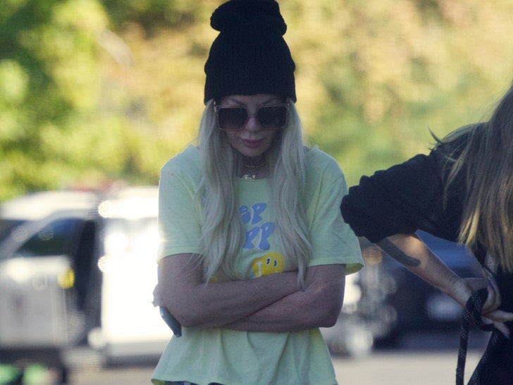 1018 Tori Spelling Forced To Evacuate Rental Home For Hostage Situation Next Door sub 3