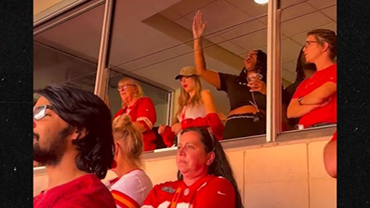 092523-taylor-swift-chiefs-kal