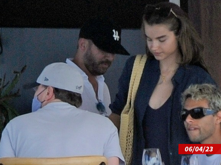 dcd7f3b1cdc64bbbbcf07b17312fc808_md Meghan Roche spending night with leonardo dicaprio