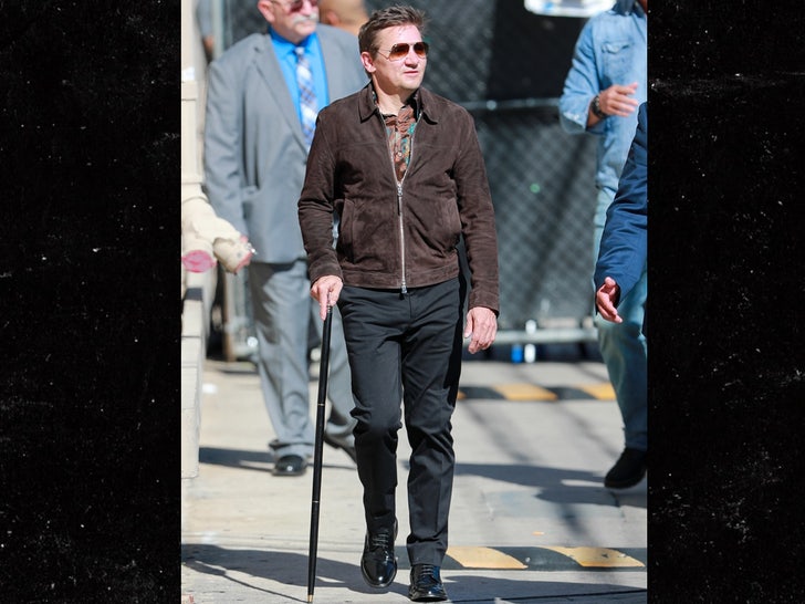 0410 Jeremy Renner taking his first steps backgrid