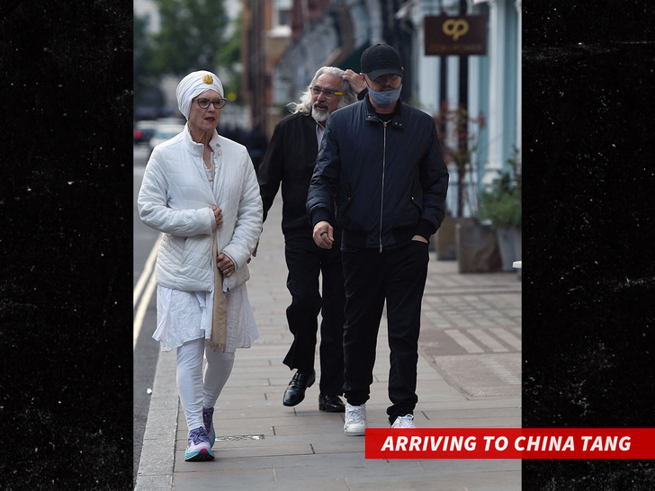 leonardo dicaprio Arriving to China Tang