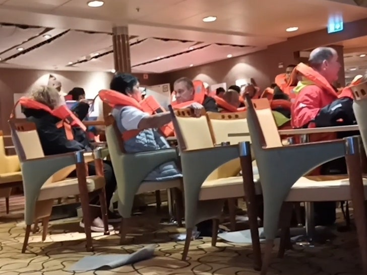 dee368bb813b4cb793f12682ac3fd6e1_md 122523-cruise-primary-v2