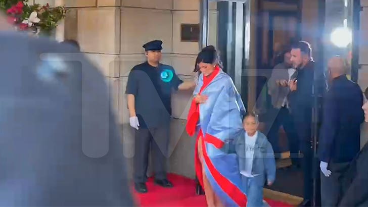 050123-kylie-jenner-stormi-kal