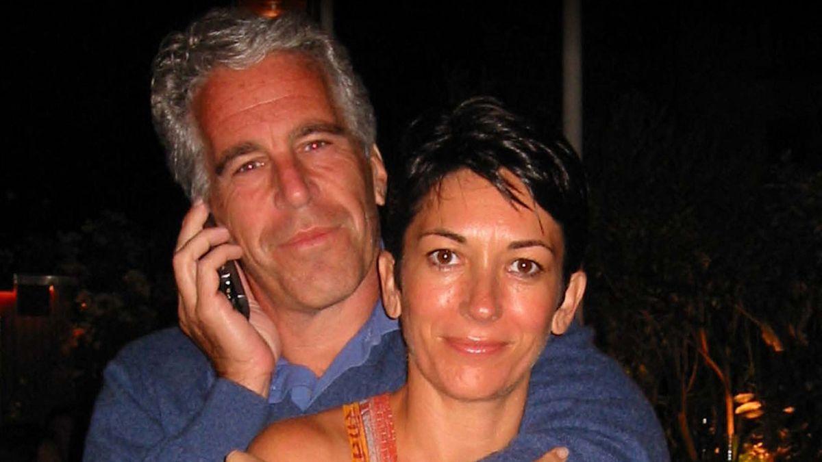diane-warren-ghislaine-maxwell-confused-grammy-awards-4-1770004577244 Photo of Jeffrey Epstein and Ghislaine Maxwell