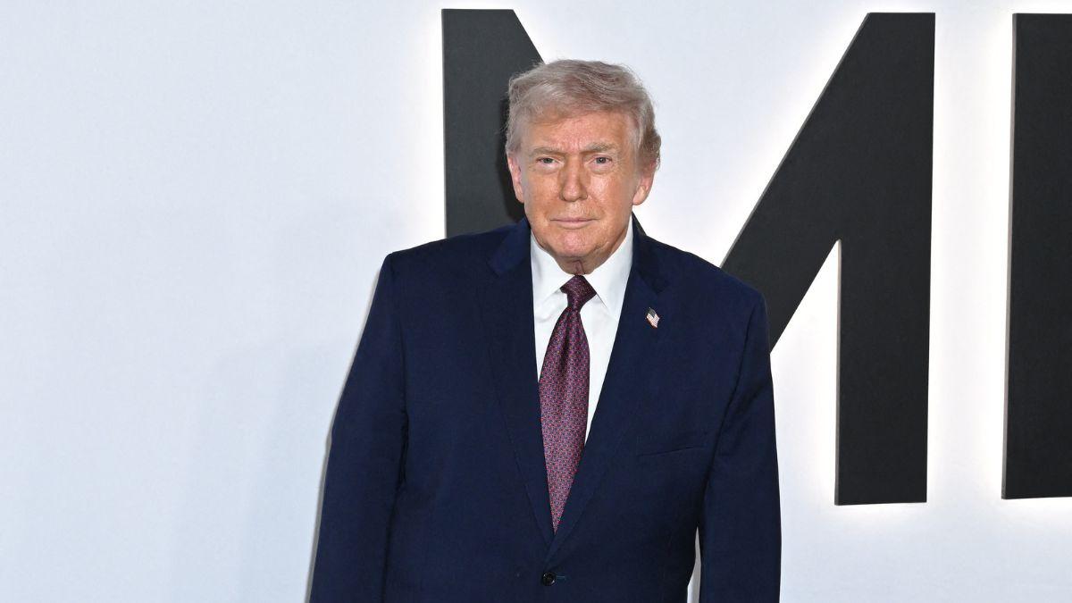 diane-warren-ghislaine-maxwell-confused-grammy-awards-5-1770004581269 Photo of Donald Trump