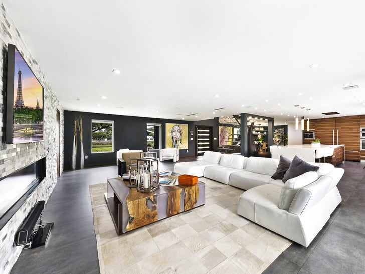 0908-Gisele-Bundchen-New-House-Photos-primary-5