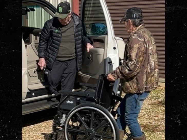 Jamie Spears Surfaces Without Right Leg Post-Amputation