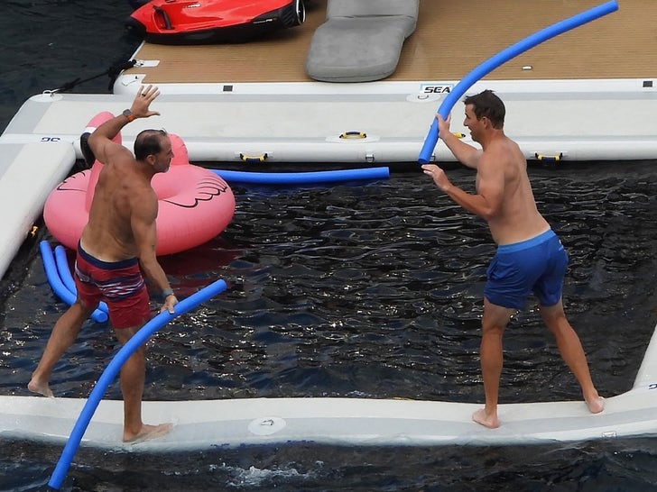 0804-Eli-Manning-Shaun-Ohara-Noodle-Fight-