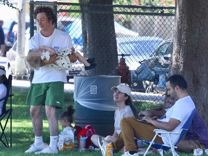 Jeremy Allen White Addison Timlin