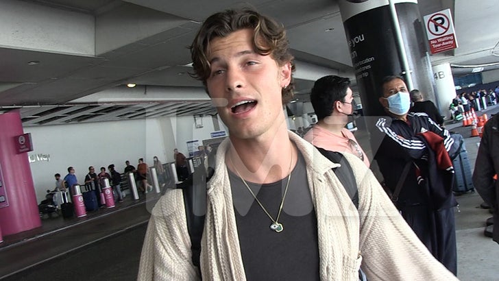 080922-shawn-mendes-kal